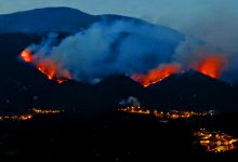 L'Aquila in ginocchio davanti al vasto incendio